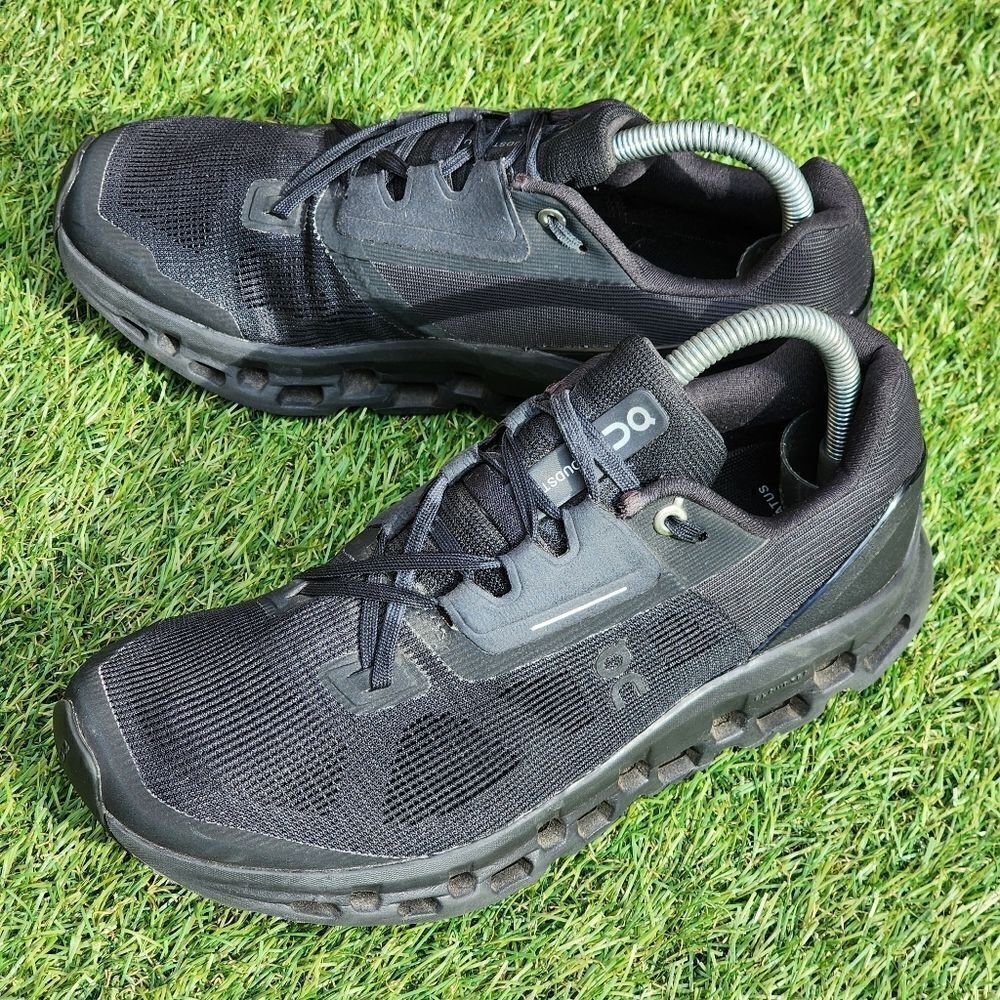 ON CLOUDSTRATUS - Womens Sneakers - SIZE 8.5